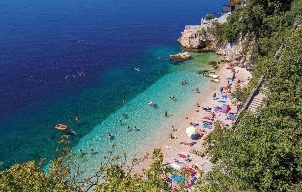 Ferienwohnung mit beheiztem Pool Kroatien Herbst und Winter Lovran Exterior foto