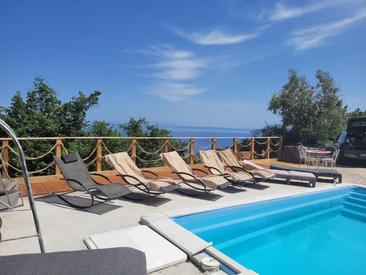 Ferienwohnung mit beheiztem Pool Kroatien Herbst und Winter Lovran Exterior foto