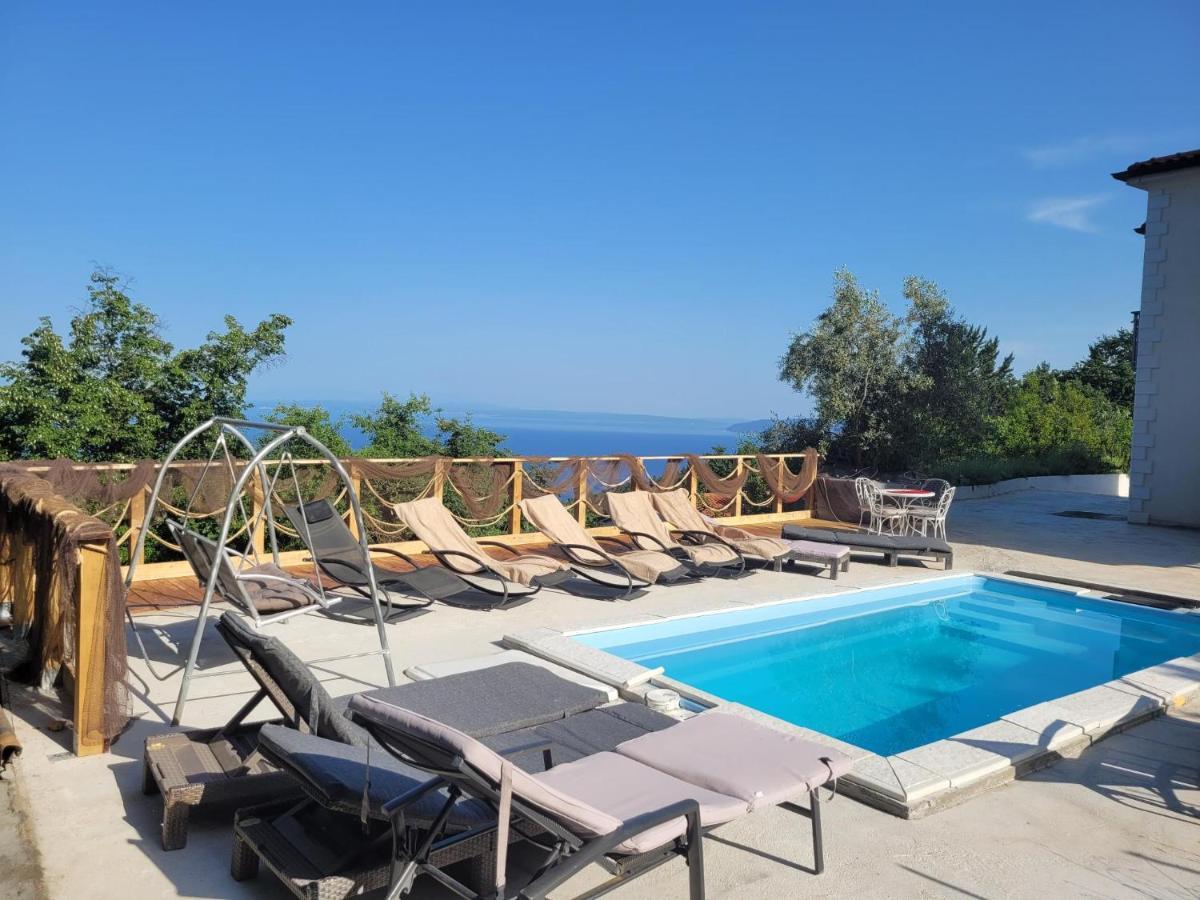 Ferienwohnung mit beheiztem Pool Kroatien Herbst und Winter Lovran Exterior foto