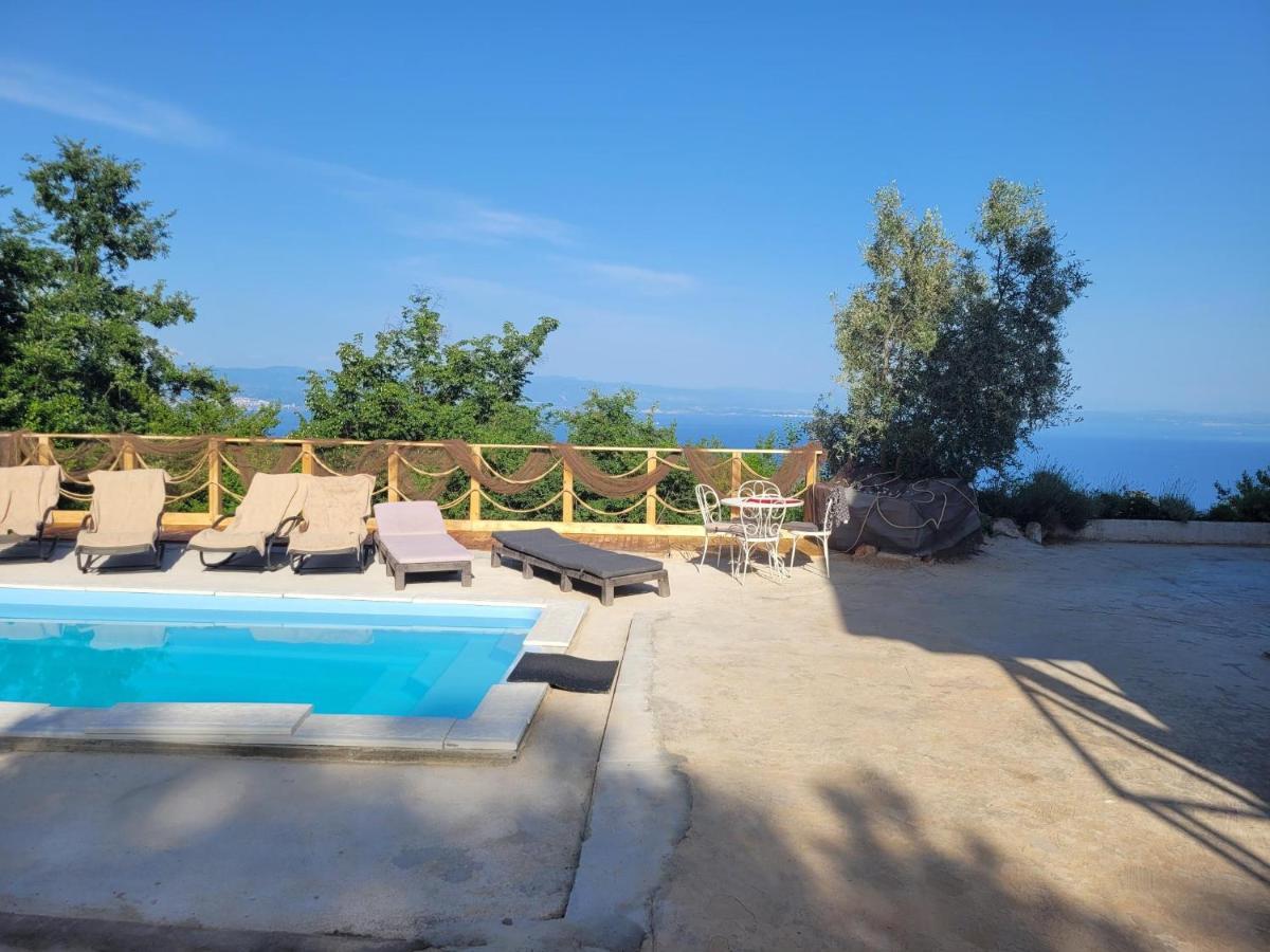 Ferienwohnung mit beheiztem Pool Kroatien Herbst und Winter Lovran Exterior foto