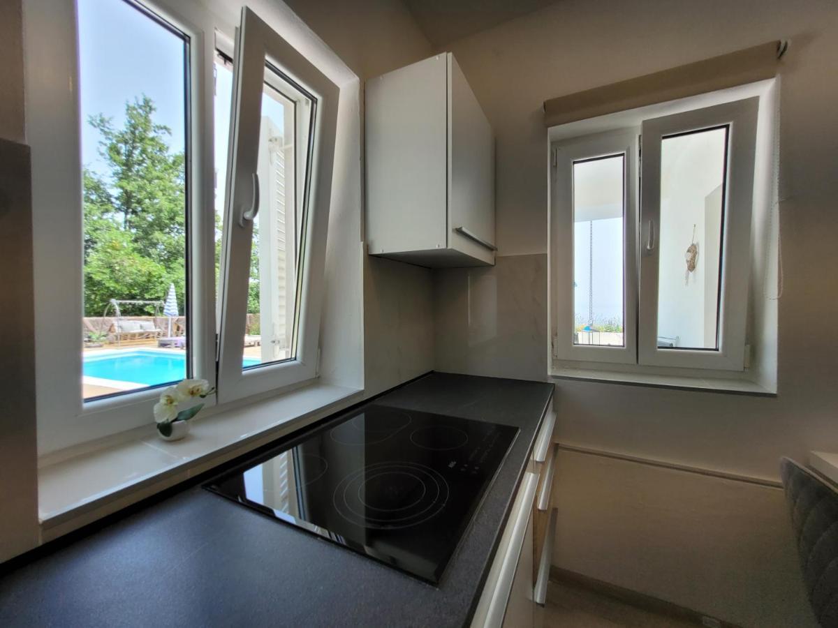 Ferienwohnung mit beheiztem Pool Kroatien Herbst und Winter Lovran Exterior foto