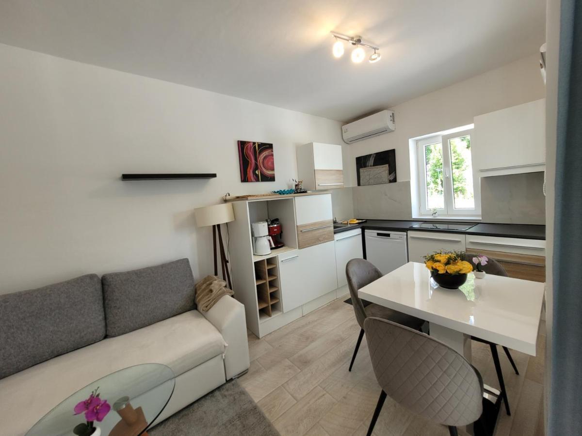 Ferienwohnung mit beheiztem Pool Kroatien Herbst und Winter Lovran Exterior foto