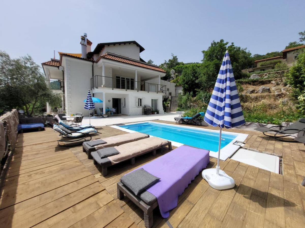 Ferienwohnung mit beheiztem Pool Kroatien Herbst und Winter Lovran Exterior foto
