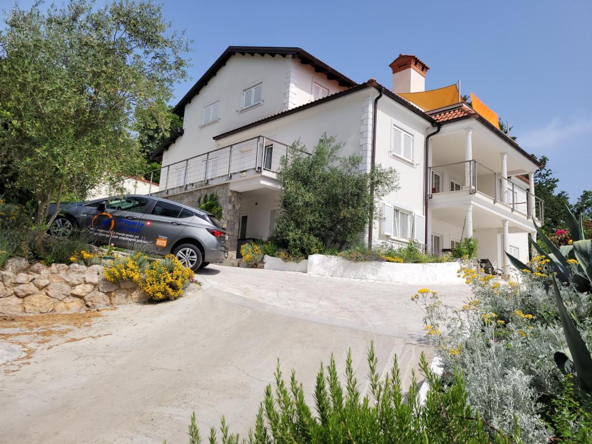 Ferienwohnung mit beheiztem Pool Kroatien Herbst und Winter Lovran Exterior foto